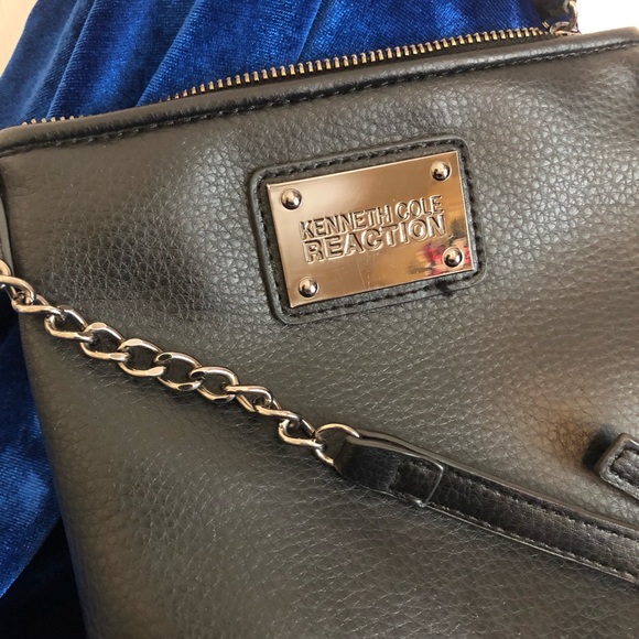🔘 KENNETH COLE REACTION 🔘  Cross Body Purse - Picture 4 of 5